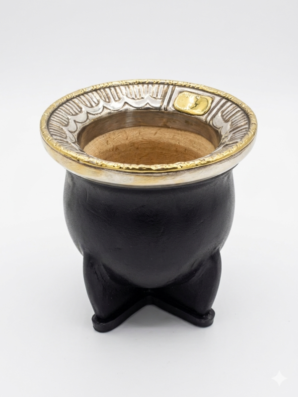 Mate de calabaza con virola de aplaca cincelada y fleje de bronce